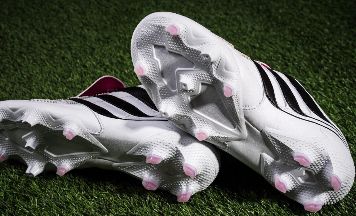 post card post-adidas-predator-precision-suela en tamaño grande.webp